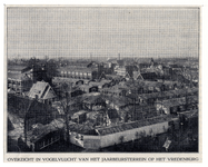 300778 Overzicht over het Jaarbeursterrein op het Vredenburg te Utrecht, tijdens de derde Jaarbeurs; op de achtergrond ...